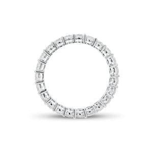 Diamond Shared Prong Eternity Ring - 18K gold weighing 1.47 grams - 23 round diamonds weighing 1.65 carats