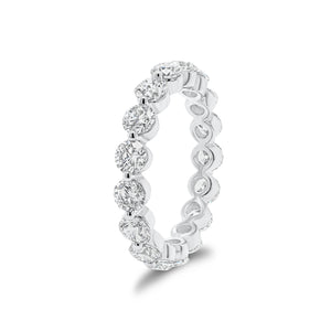 2.62 ct Diamond Eternity Ring - 18K gold weighing 2.48 grams - 17 round diamonds weighing 2.62 carats