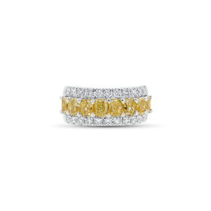 Fancy Yellow Diamond Wedding Band - 18K gold weighing 7.25 grams  - 22 round diamonds weighing 0.73 carats  - 8 Fancy yellow radiant-cut diamonds weighing 2.75 carats