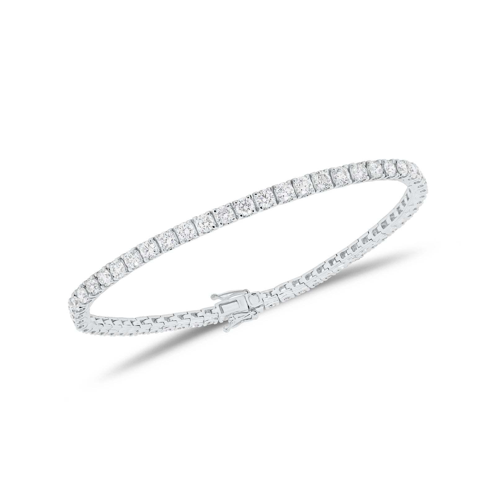 4.60 ct Diamond Tennis Bracelet - 18K gold weighing 10.80 grams - 59 round diamonds weighing 4.60 carats