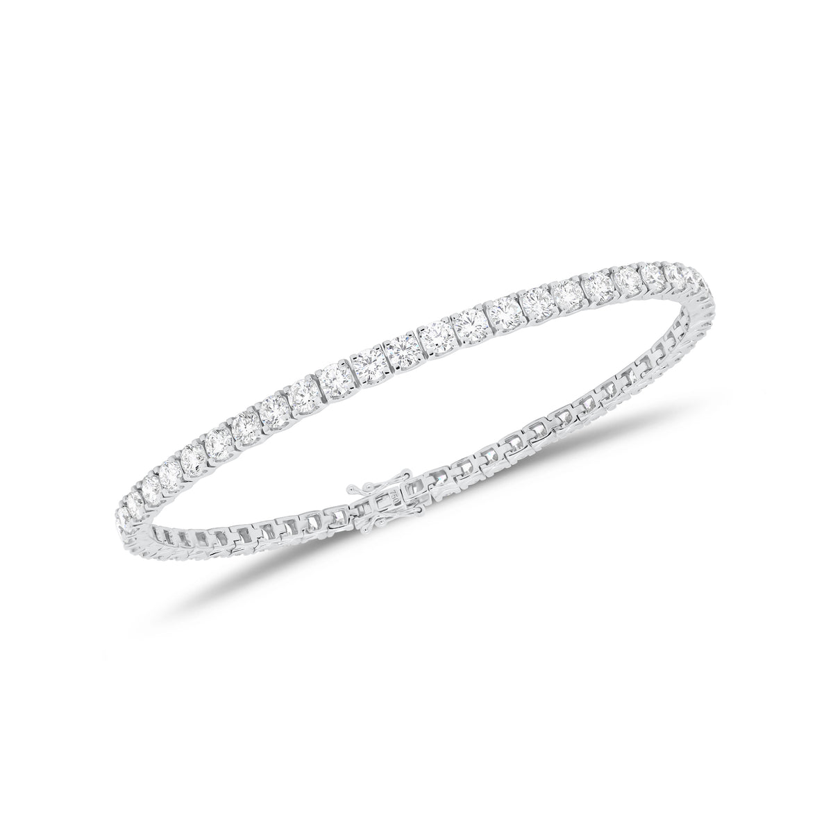 5.90 ct Diamond Tennis Bracelet - 18K gold weighing 11.69 grams  - 54 round diamonds weighing 5.90 carats