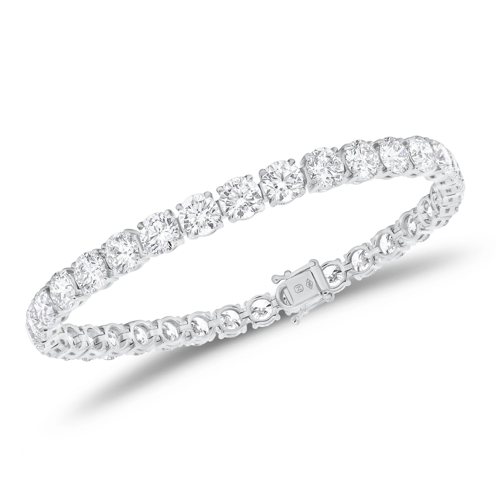 Diamond Tennis Bracelet - 18K gold weighing 16.68 grams  - 34 round diamonds weighing 17.94 carats