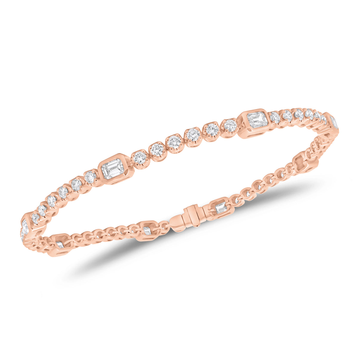 Emerald-cut and round diamond tennis bracelet - 18K gold weighing 10.91 grams
- 46 round diamonds weighing 1.58 carats
- 8 emerald-cut diamonds weighing 1.57 carats