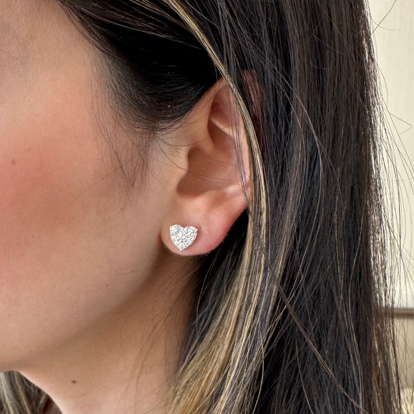 1.28 ct Diamond Heart Stud Earrings - 18K gold weighing 2.44 grams  - 20 round diamonds weighing 1.28 carats