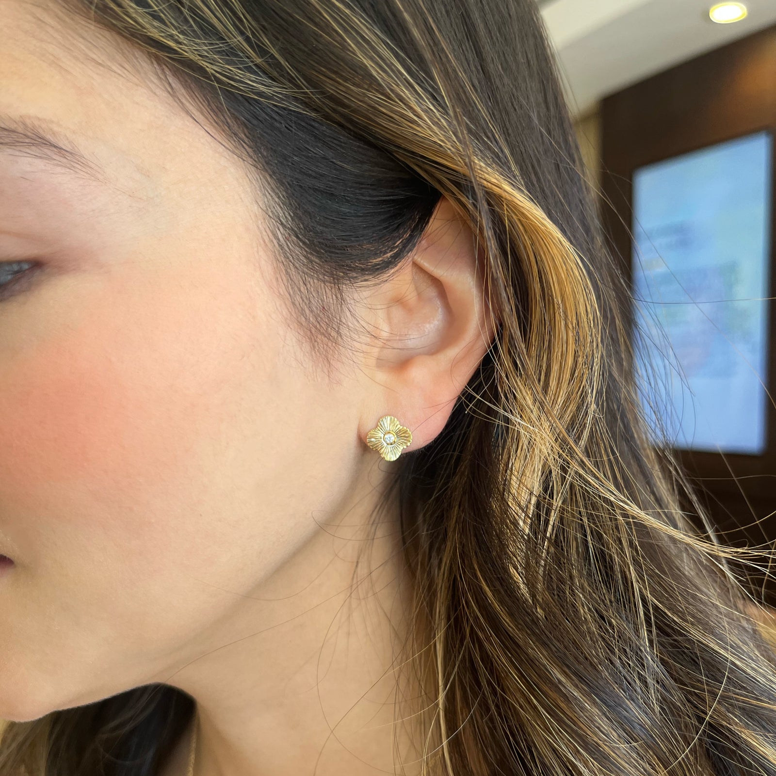 Diamond & Gold Ridged Clover Stud Earrings - 14K gold weighing 2.06 grams  - 2 round diamonds weighing 0.07 carats