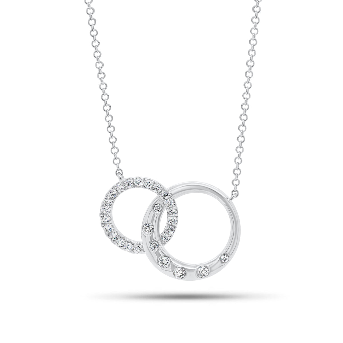 Diamond & Gold Interlocking Links Necklace - 14K gold weighing 3.40 grams - 26 round diamonds weighing 0.25 carats
