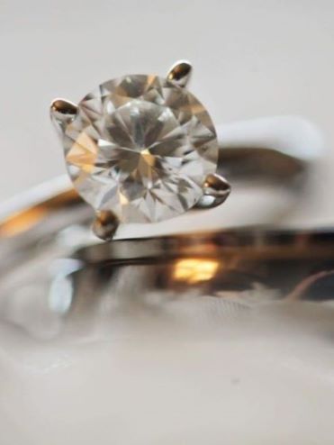 Choose from Nuha Jewelers' services from watch repair to diamond buying.
