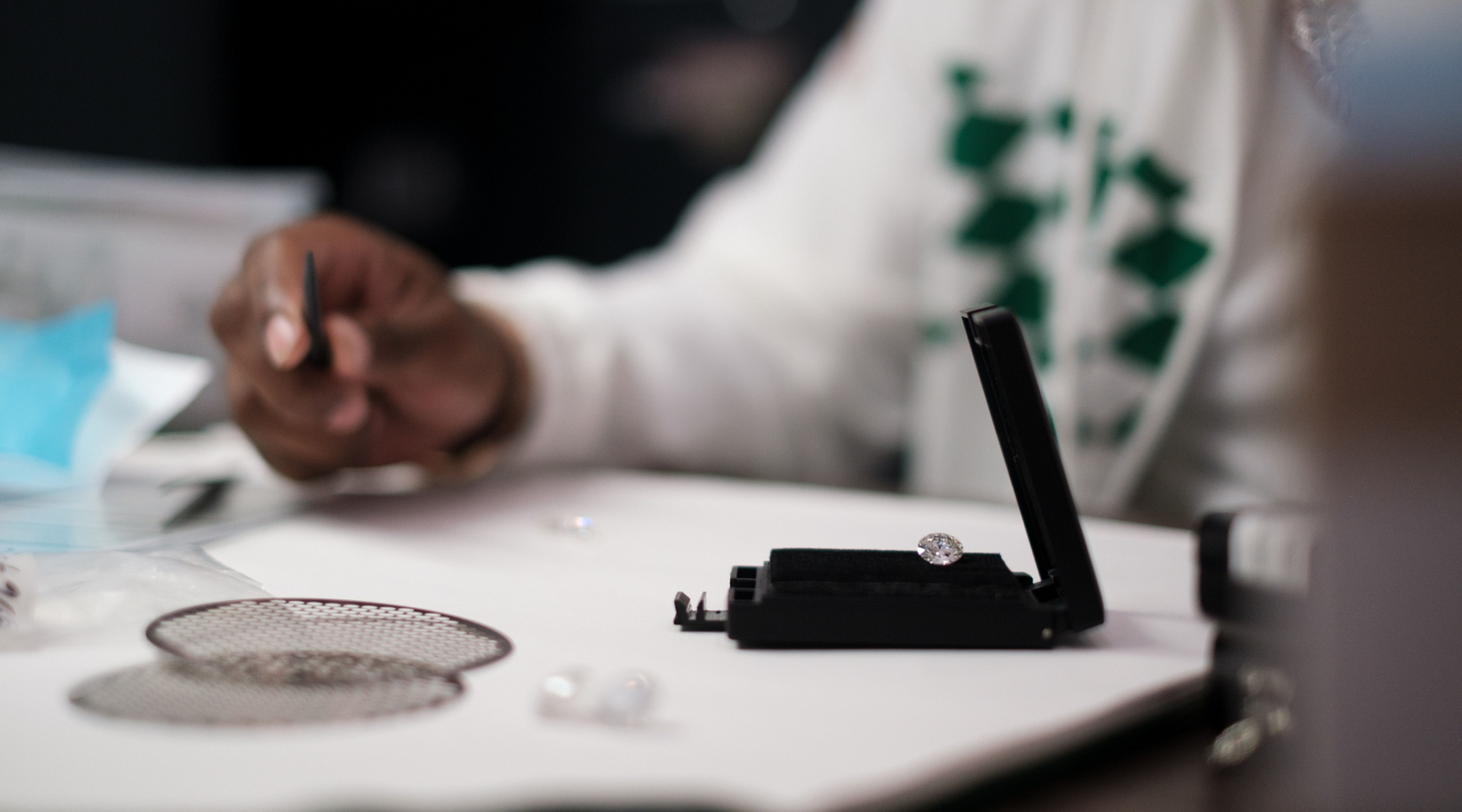 Nuha Jewelers: Elevating Excellence in Service. Experience our comprehensive range of services, including custom design, jewelry repairs, appraisals, and expert consultations.