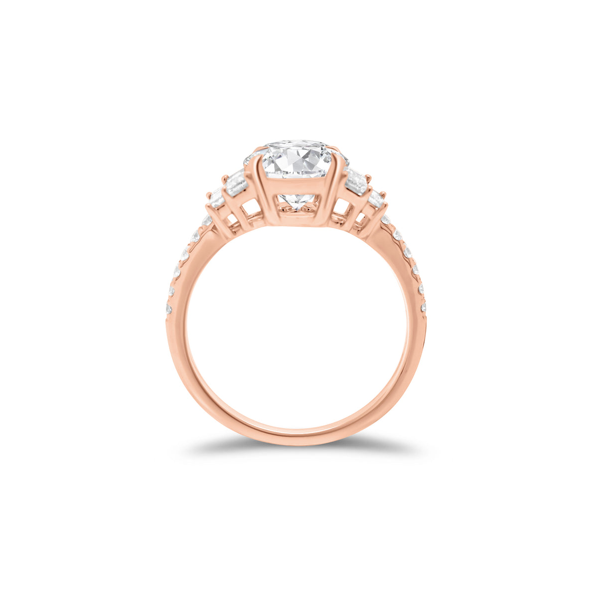 Diamond engagement ring with baguette side stones - 18K gold weighing 3.07 grams  - 12 round diamonds weighing 0.15 carats  - 4 straight baguettes weighing 0.29 carats