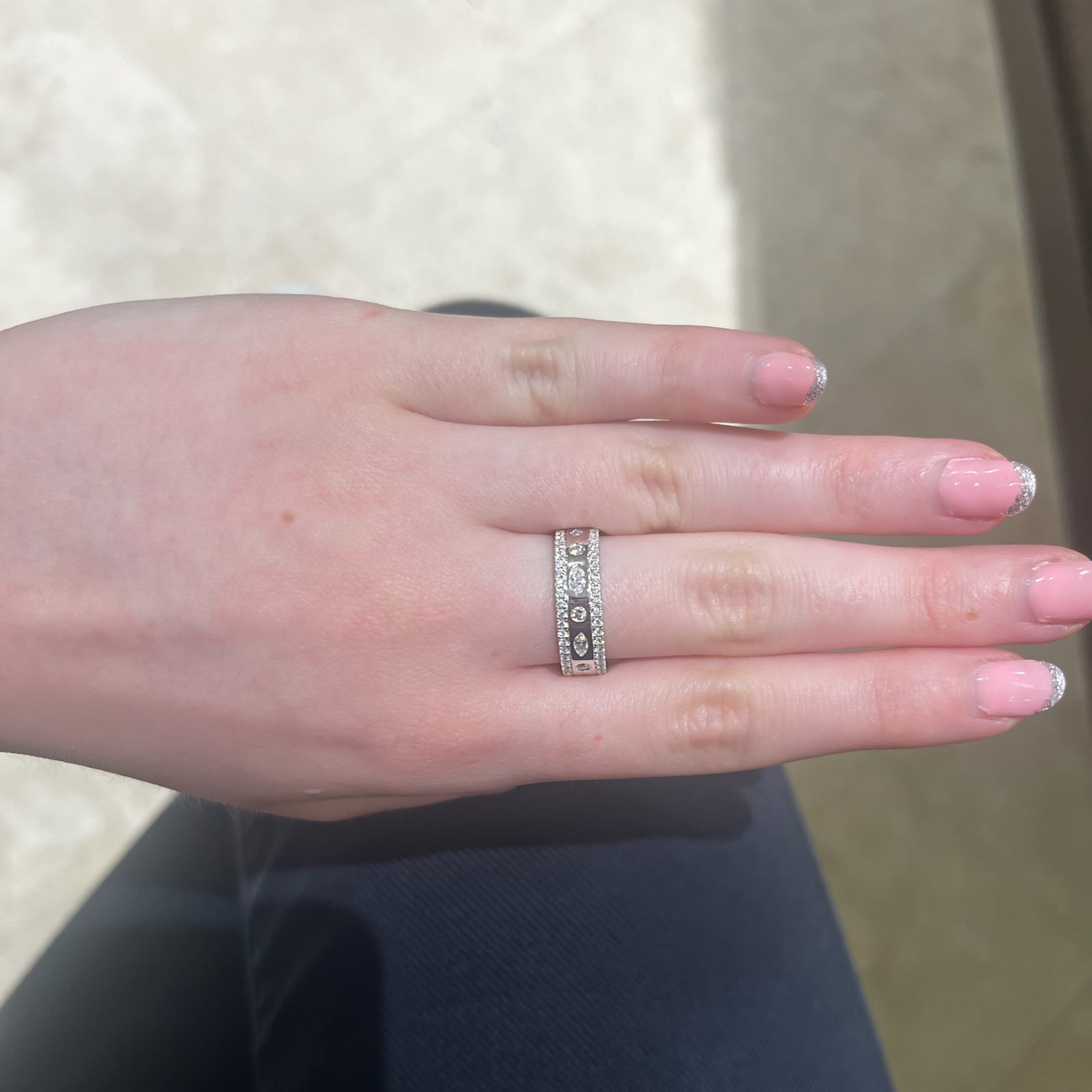 Round & Marquise Diamond Ring - 14K gold weighing 3.73 grams - 45 round diamonds weighing 0.33 carats - 4 marquise-shaped diamonds weighing 0.16 carats