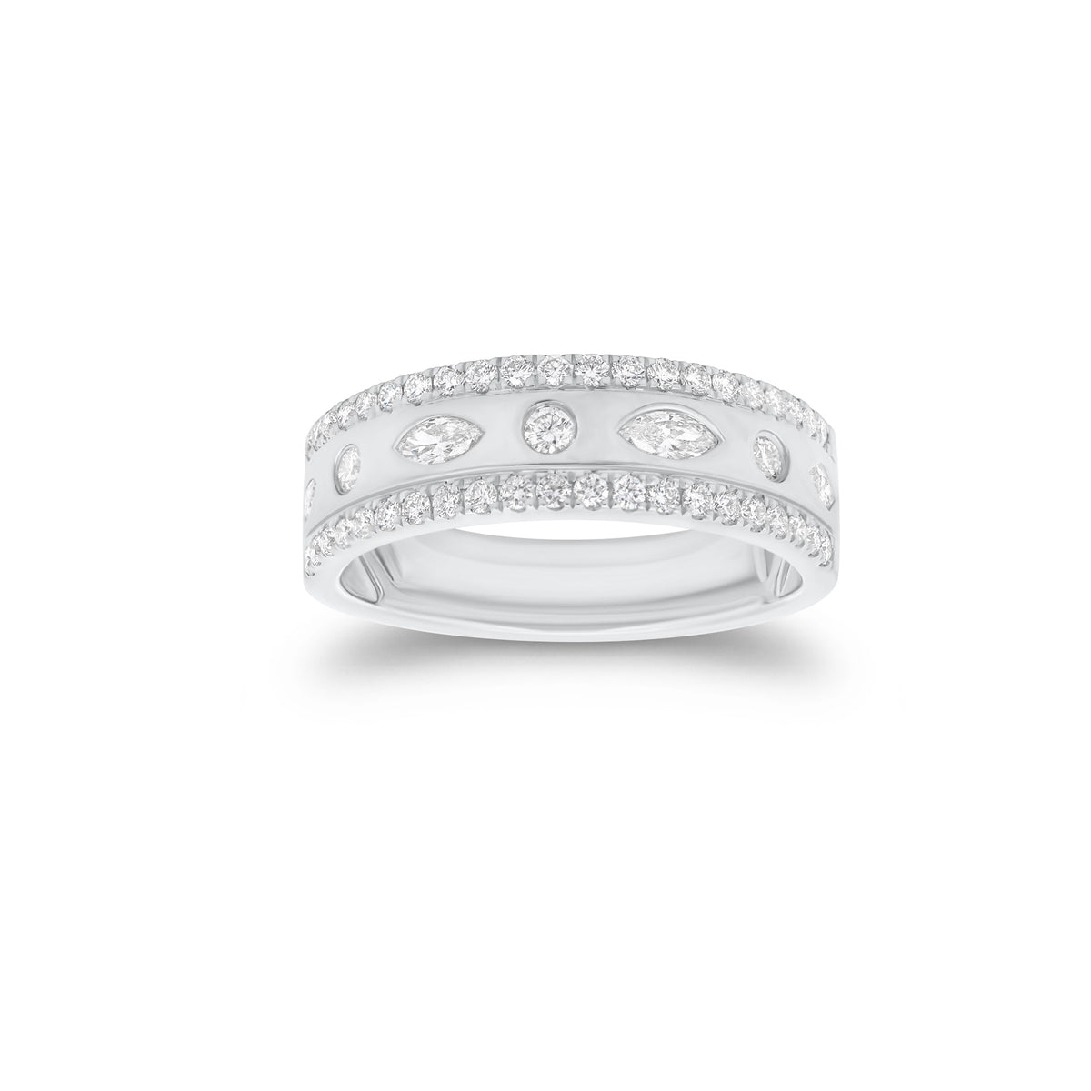 Round & Marquise Diamond Ring - 14K gold weighing 3.73 grams - 45 round diamonds weighing 0.33 carats - 4 marquise-shaped diamonds weighing 0.16 carats
