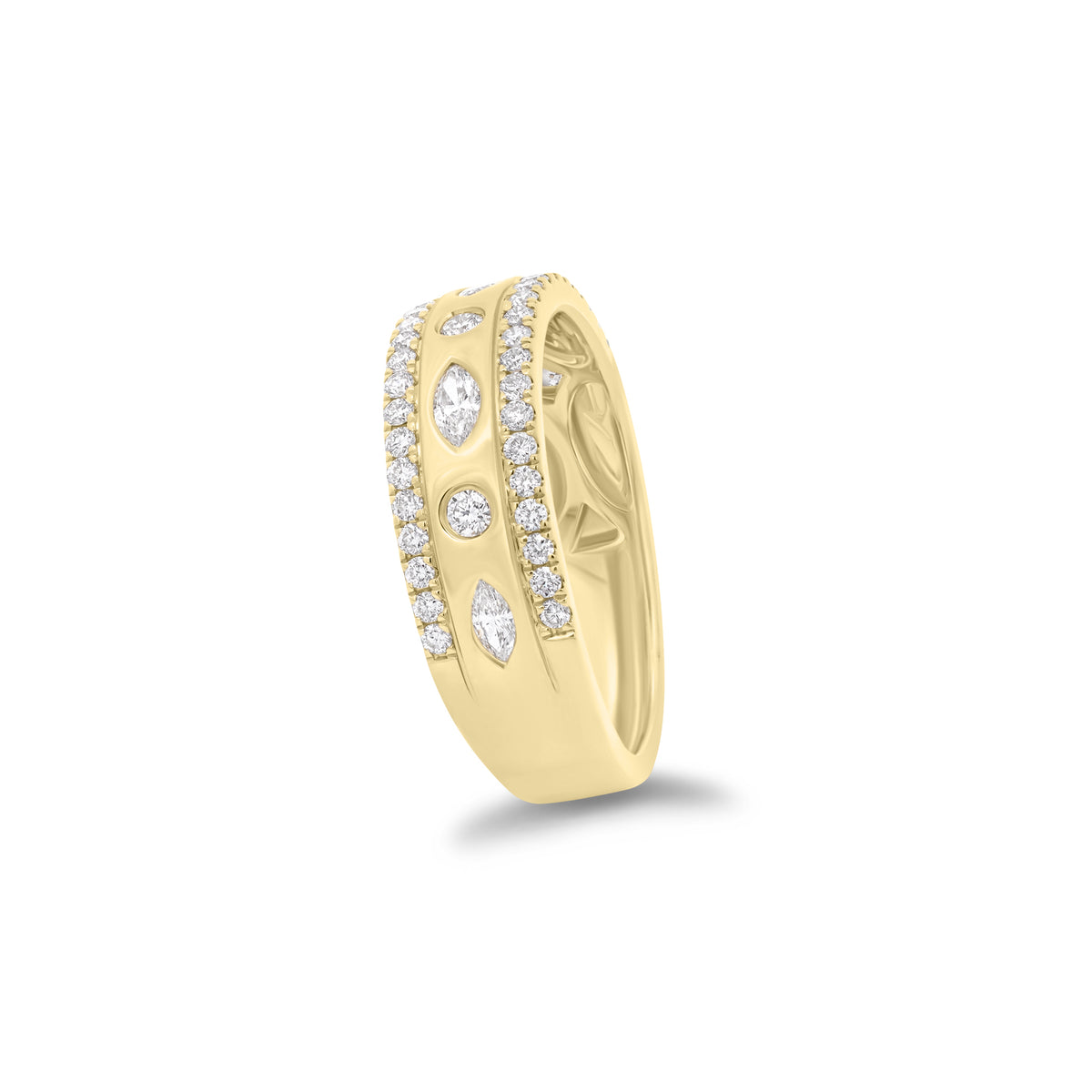 Round & Marquise Diamond Ring - 14K gold weighing 3.73 grams - 45 round diamonds weighing 0.33 carats - 4 marquise-shaped diamonds weighing 0.16 carats