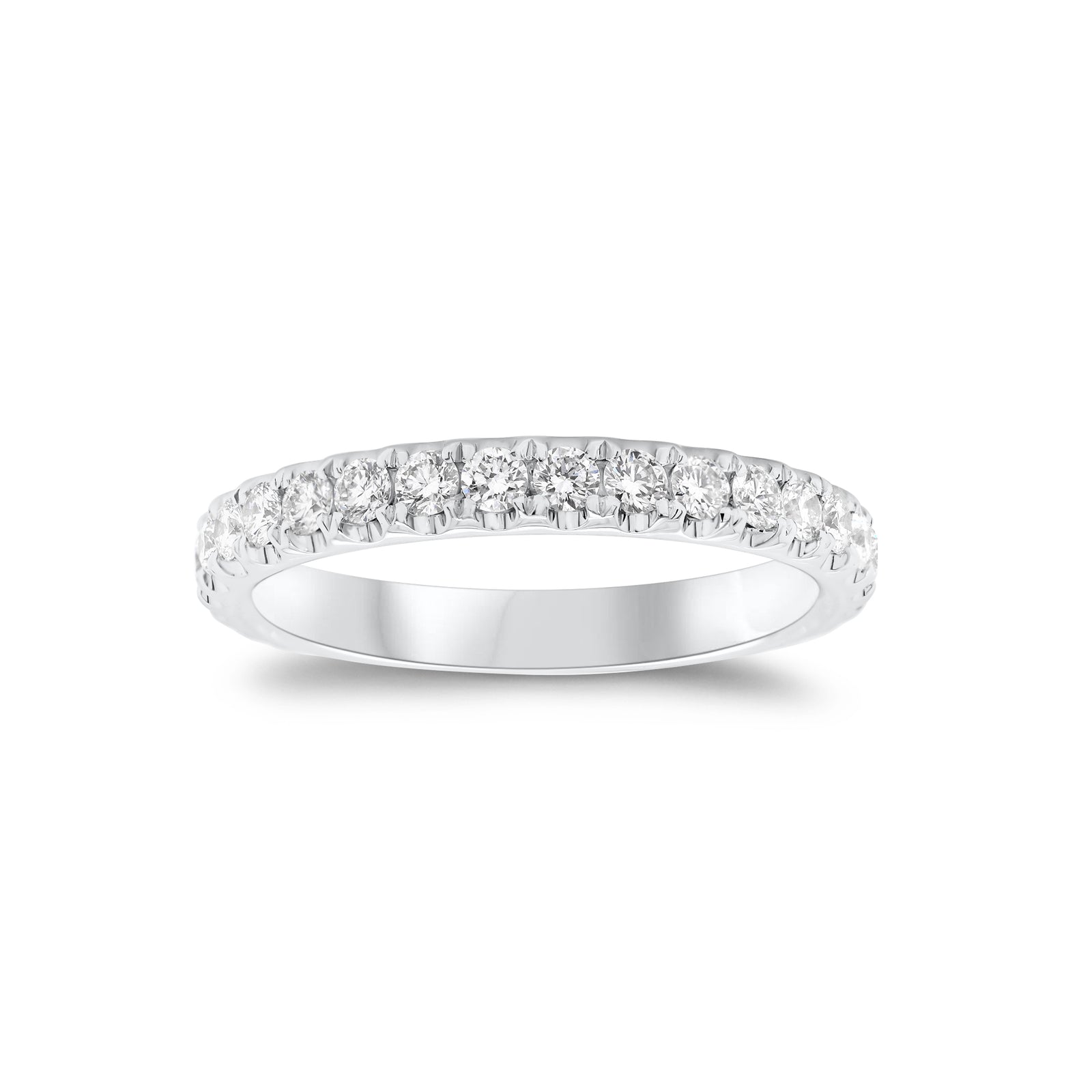 0.81 ct Diamond Eternity Ring - 18K gold weighing 2.73 grams  - 32 round diamonds weighing 0.81 carats