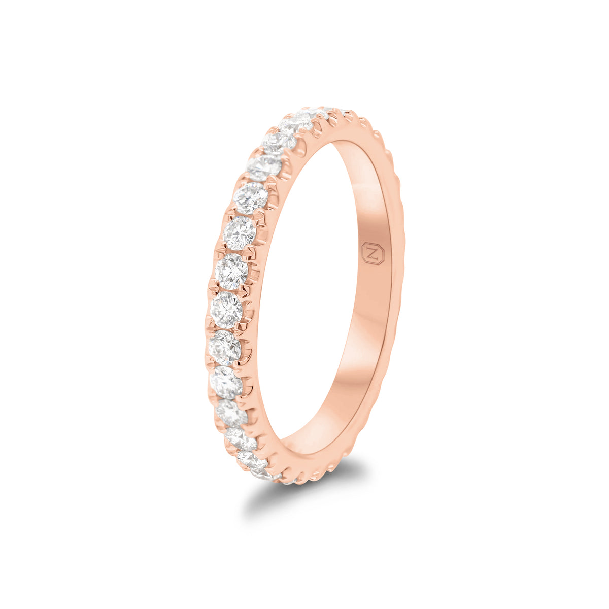 0.81 ct Diamond Eternity Ring - 18K gold weighing 2.73 grams  - 32 round diamonds weighing 0.81 carats