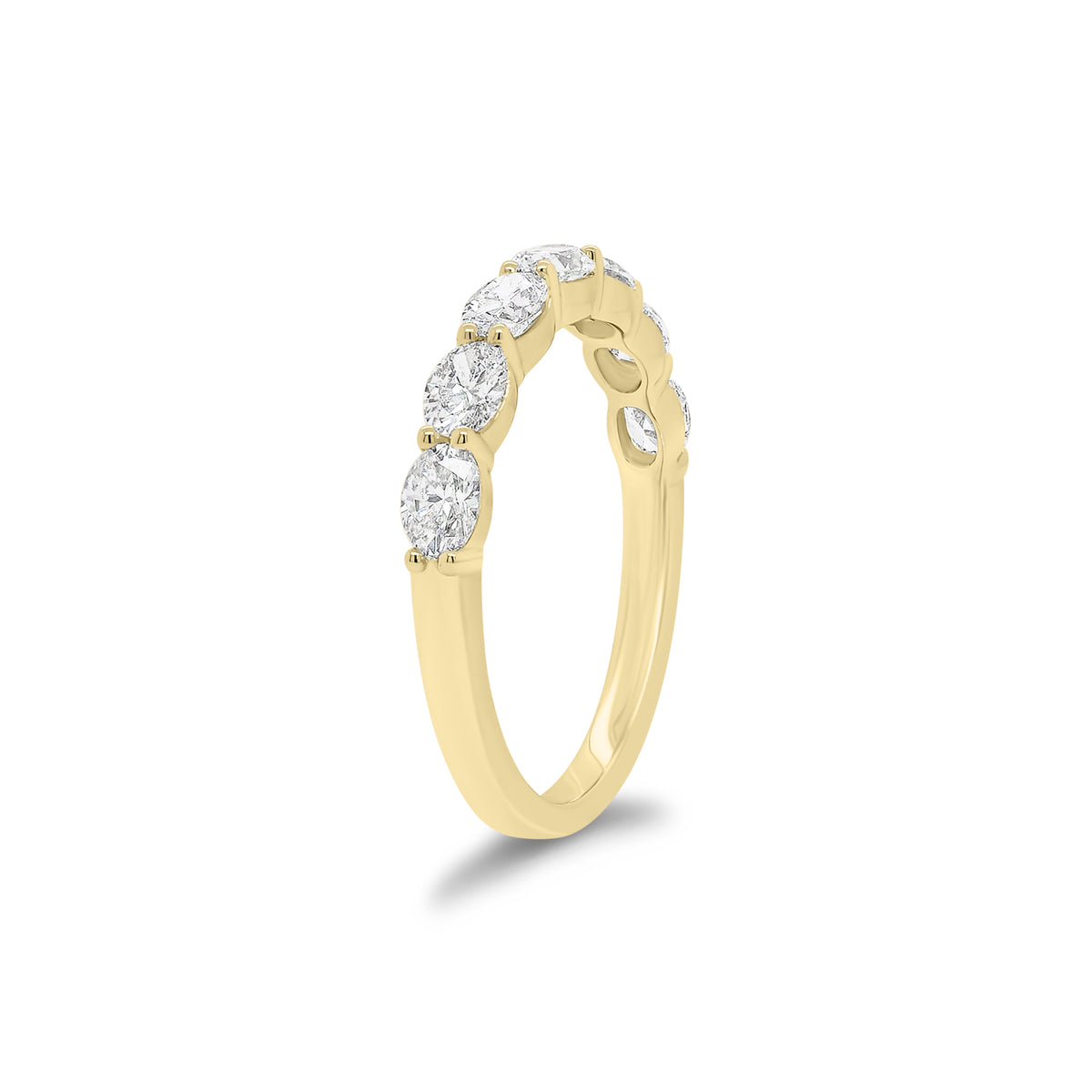 Oval Diamond Wedding Band - 18K gold weighing 2.26 grams - 7 oval-shaped diamonds weighing 0.98 carats
