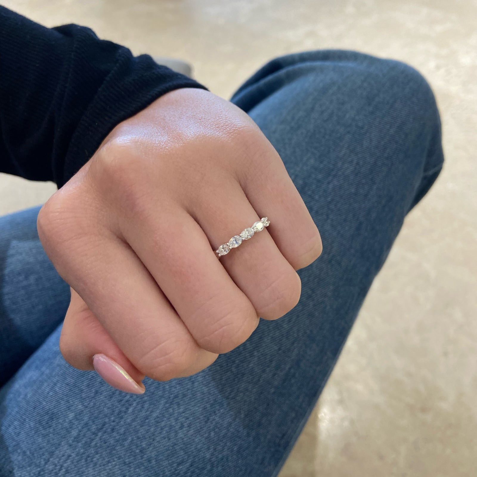 Oval Diamond Wedding Band - 18K gold weighing 2.26 grams  - 7 oval-shaped diamonds weighing 0.98 carats