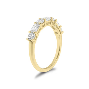 Round & Emerald-Cut Diamond Wedding Band - 18K yellow gold weighing 2.56 grams - 3 emerald-cut diamonds weighing 0.60 carats - 4 round diamonds weighing 0.52 carats