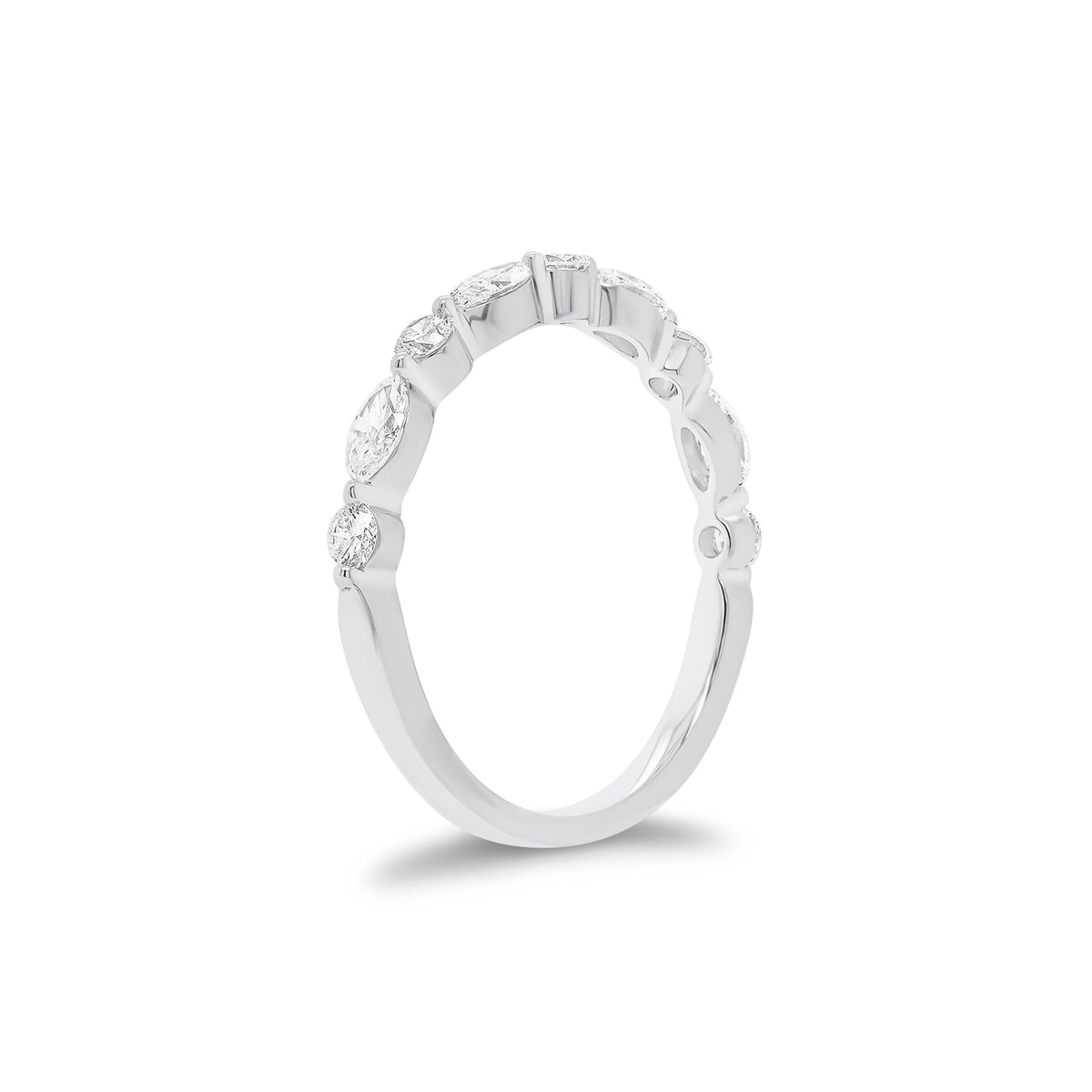 Marquise-Shaped & Round Diamond Wedding Band - 18K gold weighing 1.51 grams - 5 round diamonds weighing 0.18 carats - 4 marquise-shaped diamonds weighing 0.31 carats