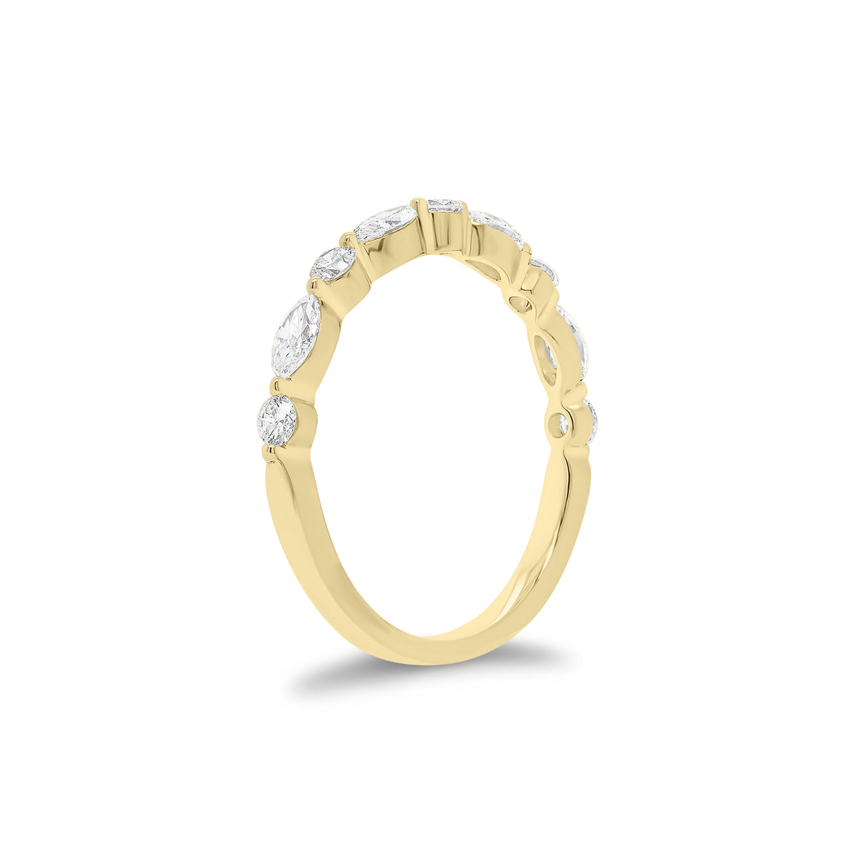 Marquise-Shaped & Round Diamond Wedding Band - 18K gold weighing 1.51 grams - 5 round diamonds weighing 0.18 carats - 4 marquise-shaped diamonds weighing 0.31 carats