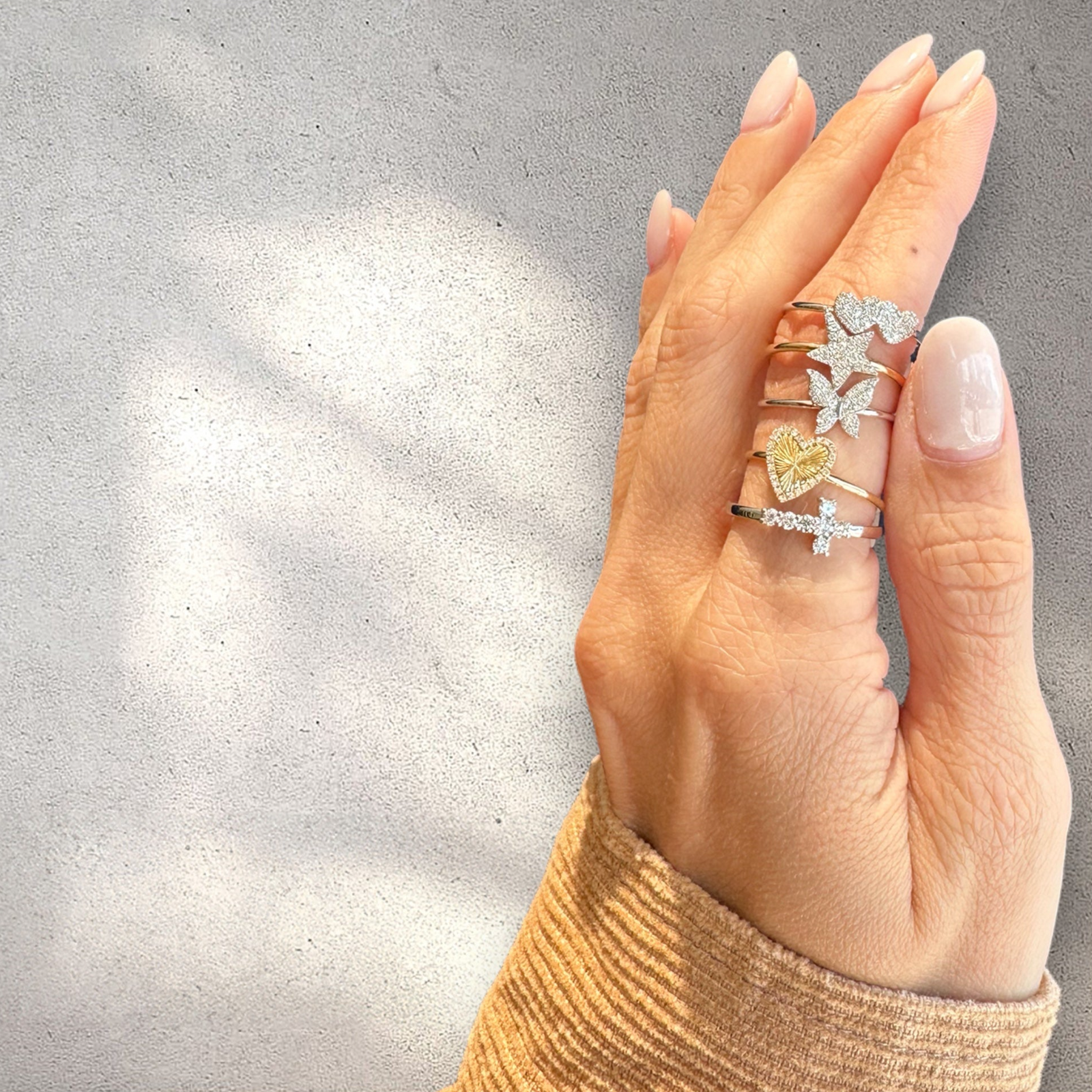 Diamond Pop Star Ring - 14K gold weighing 1.43 grams  - 27 round diamonds weighing 0.13 carats