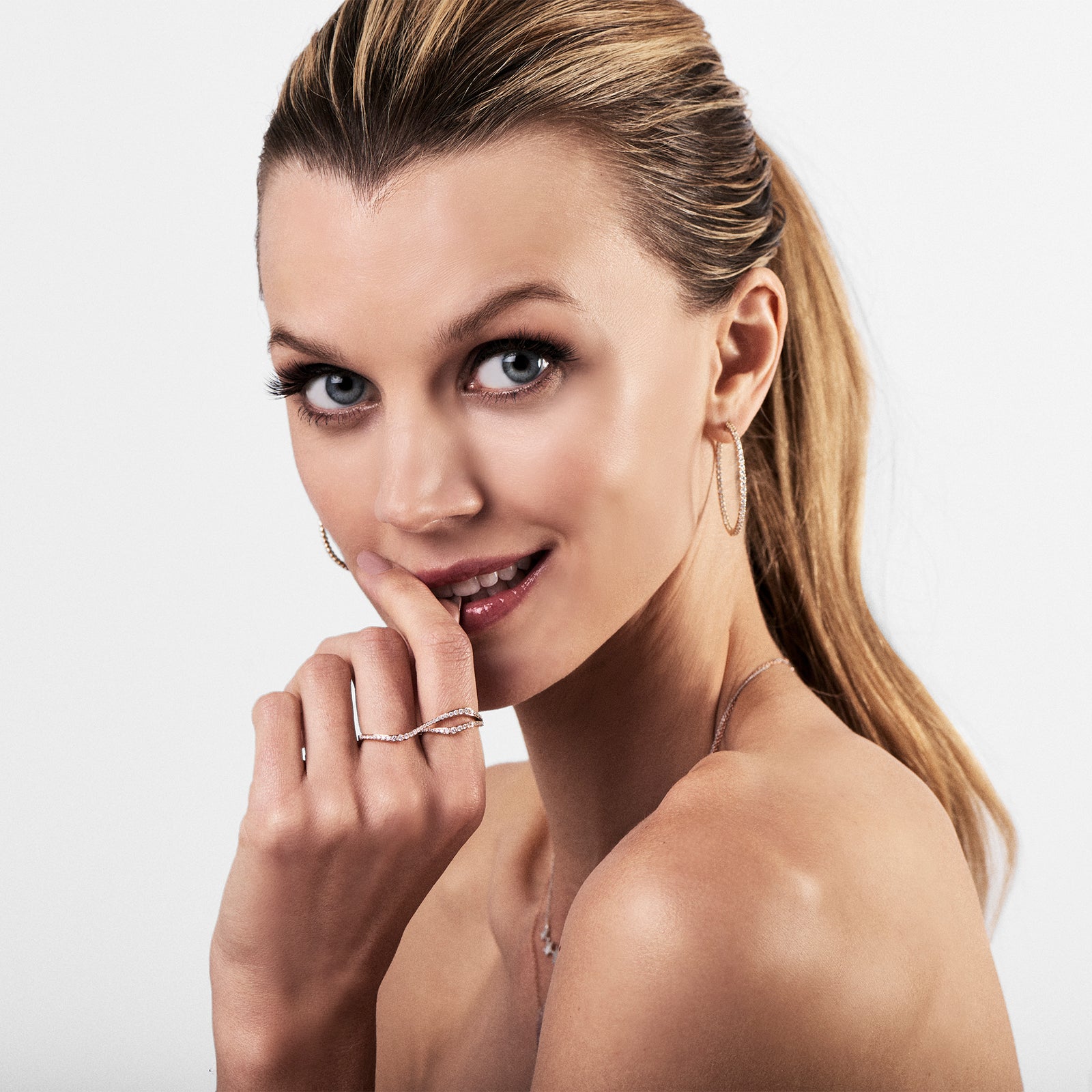 Wavy Double-finger Diamond Ring  -18k gold 5.82 grams  -57 round shared prong-set diamonds .58 carats.