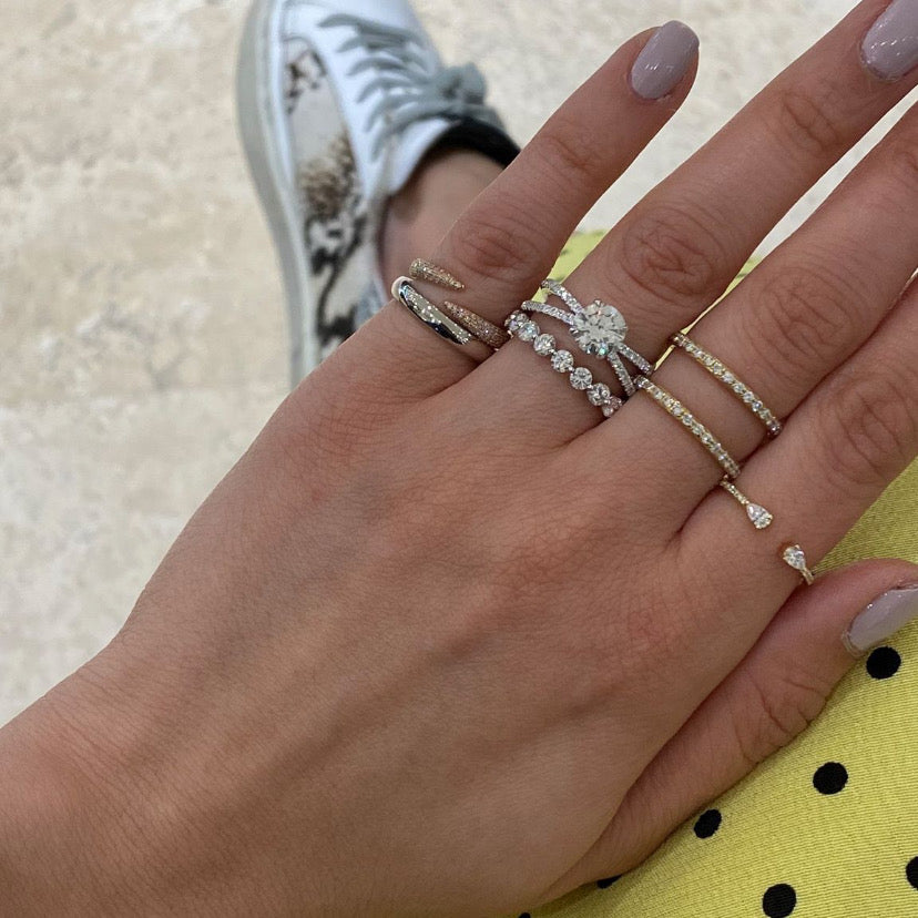 Round Diamond Engagement Ring with Open Shank  -18K weighting 4.02 GR  - 44 round diamonds totaling 0.26 carats