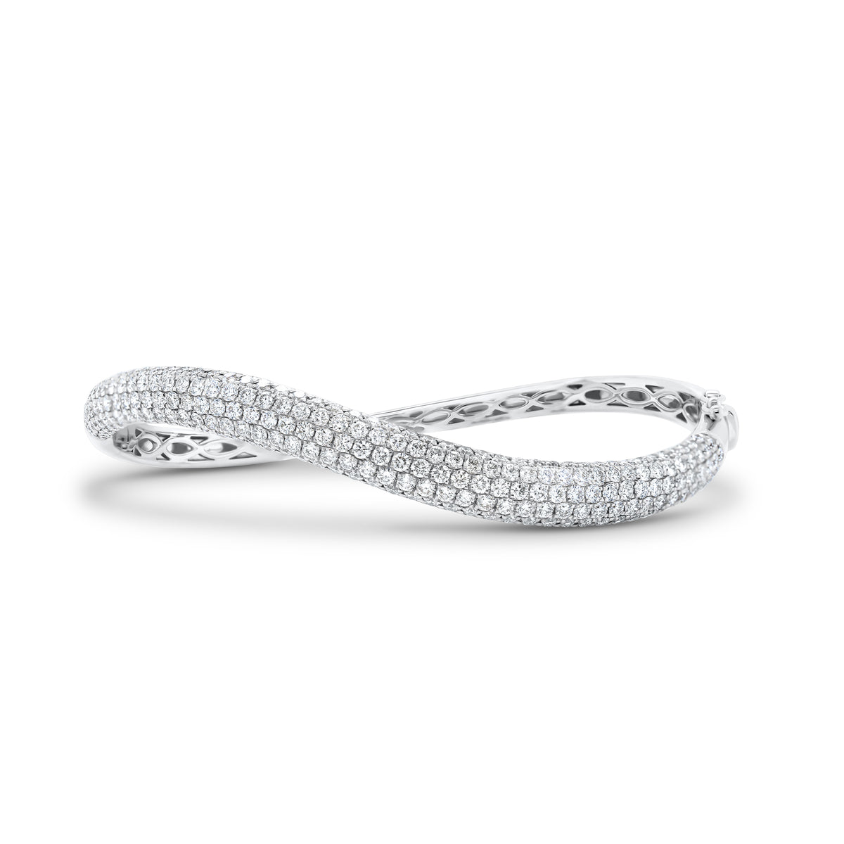 Diamond Wavy Bangle - 18K white gold weighing 13.32 grams - 229 round diamonds totaling 2.91 carats