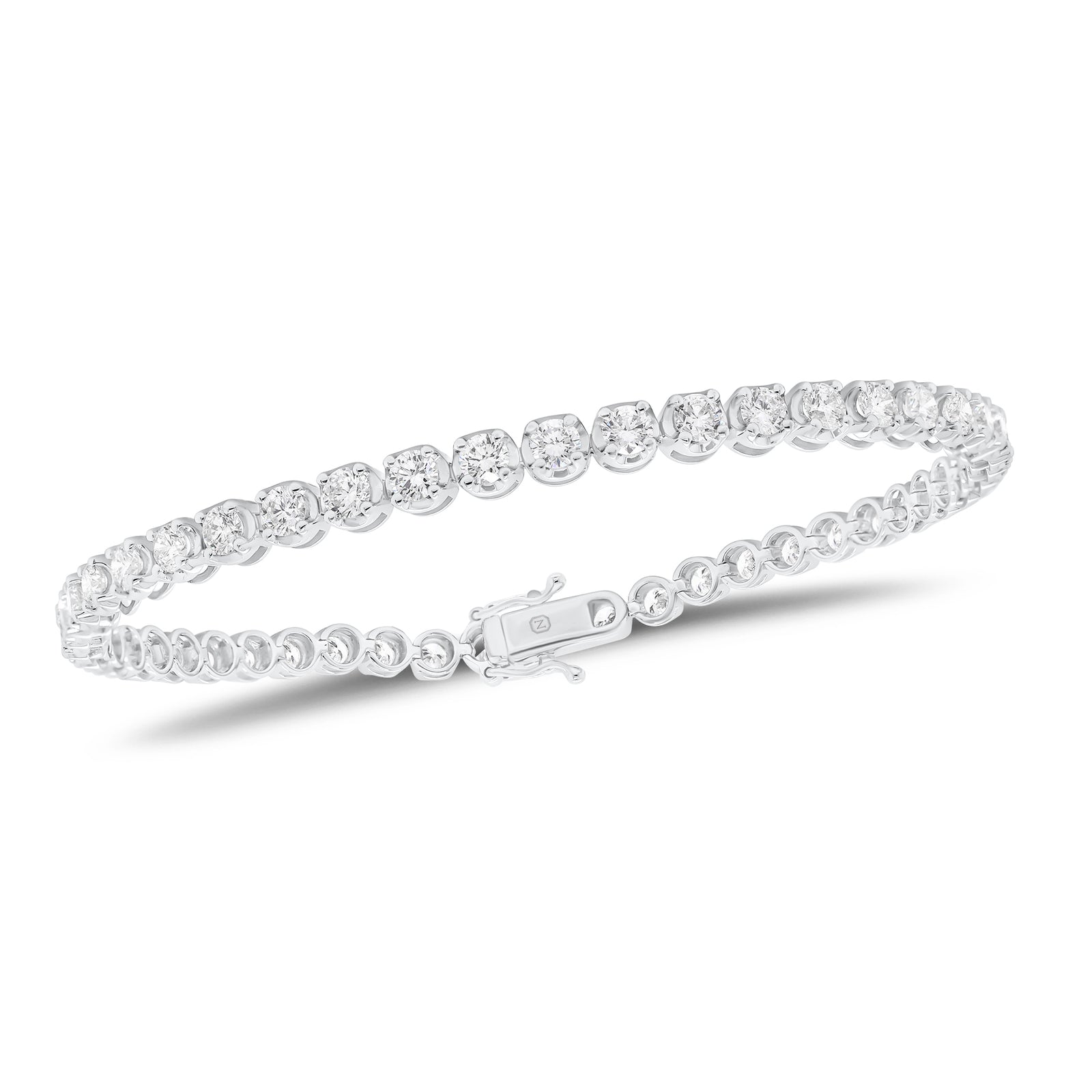 3.76 ct Diamond Tennis Bracelet - 14K gold weighing 7.38 grams  - 46 round diamonds weighing 3.76 carats