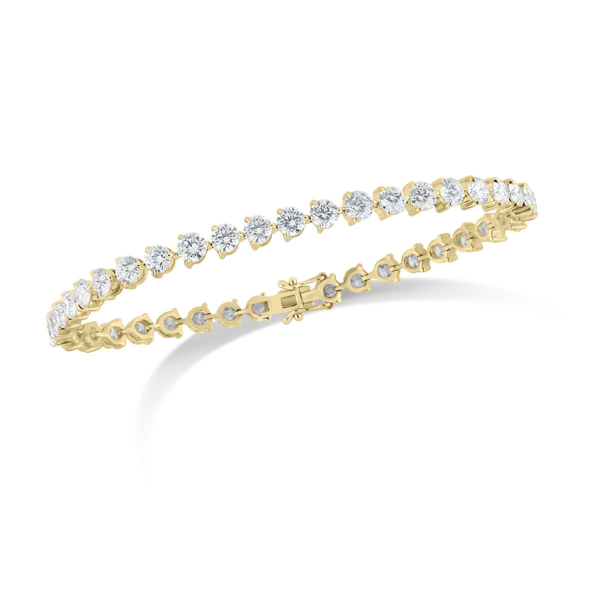 9 ct Diamond Tennis Bracelet  - 18K gold weighing 12.07 grams  - 39 round diamonds totaling 9.02 carats