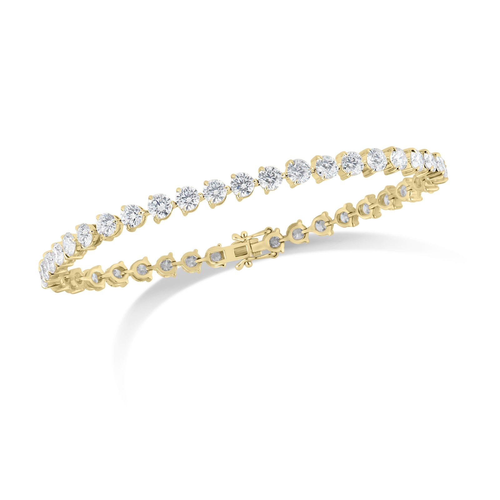 9 ct Diamond Tennis Bracelet  - 18K gold weighing 12.07 grams  - 39 round diamonds totaling 9.02 carats