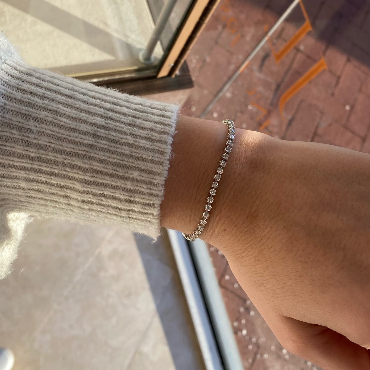 2.72 ct Diamond Tennis Bracelet  14K gold weighing 5.94 grams  - 54 round diamonds weighing 2.72 carats