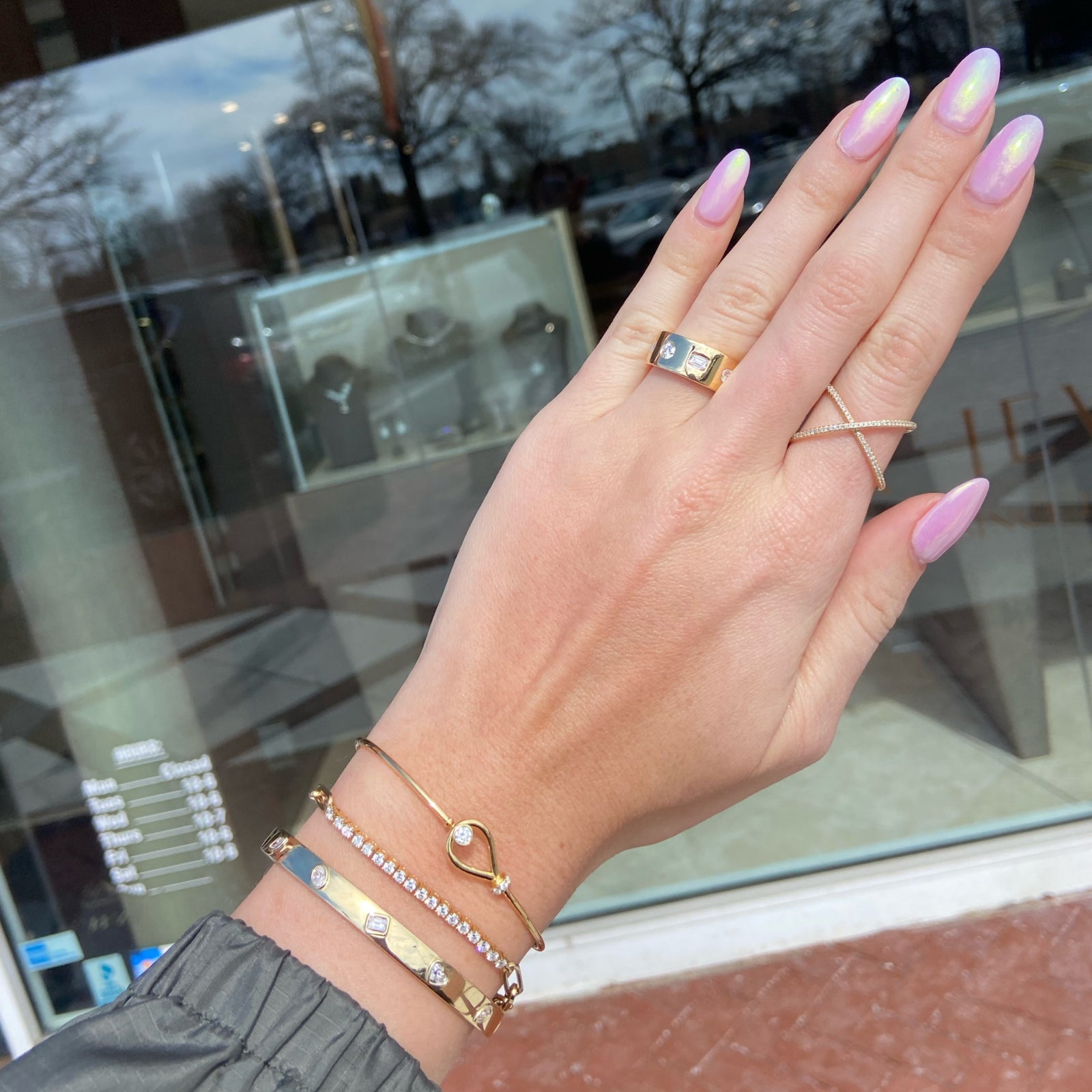 Diamond Bar & Paperclip Chain Bracelet - 14K gold weighing 4.24 grams  - 18 round diamonds weighing 0.82 carats