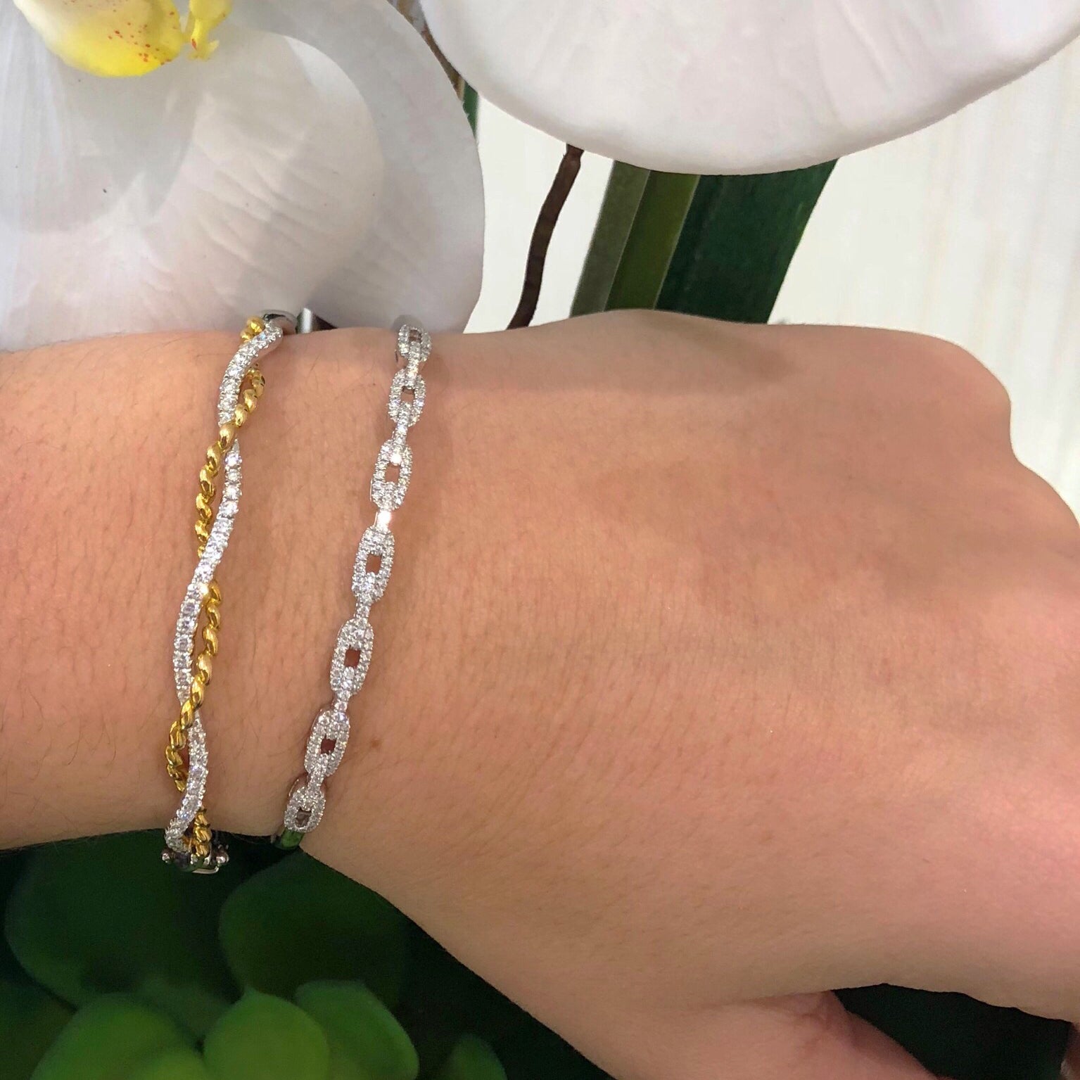 Diamond Twist Bangle Bracelet   -18K gold weighing 18.57 grams  -39 round shared prong-set diamonds totaling 0.70 carats.