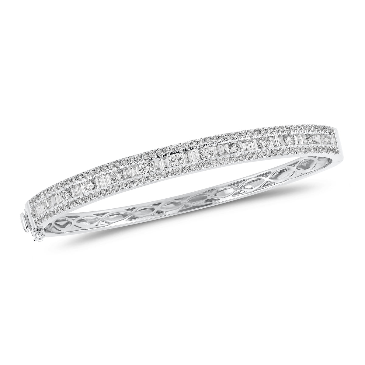 Round & Baguette Diamond Bangle - 14K gold weighing 13.12 grams  - 143 round diamonds totaling 1.92 carats  - 24 straight baguettes weighing 0.73 carats