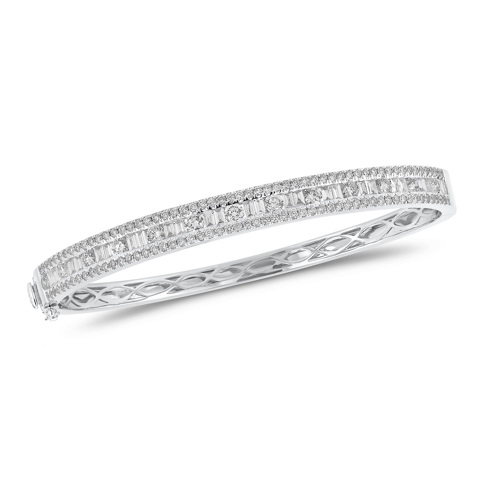Round & Baguette Diamond Bangle - 14K gold weighing 13.12 grams  - 143 round diamonds totaling 1.92 carats  - 24 straight baguettes weighing 0.73 carats