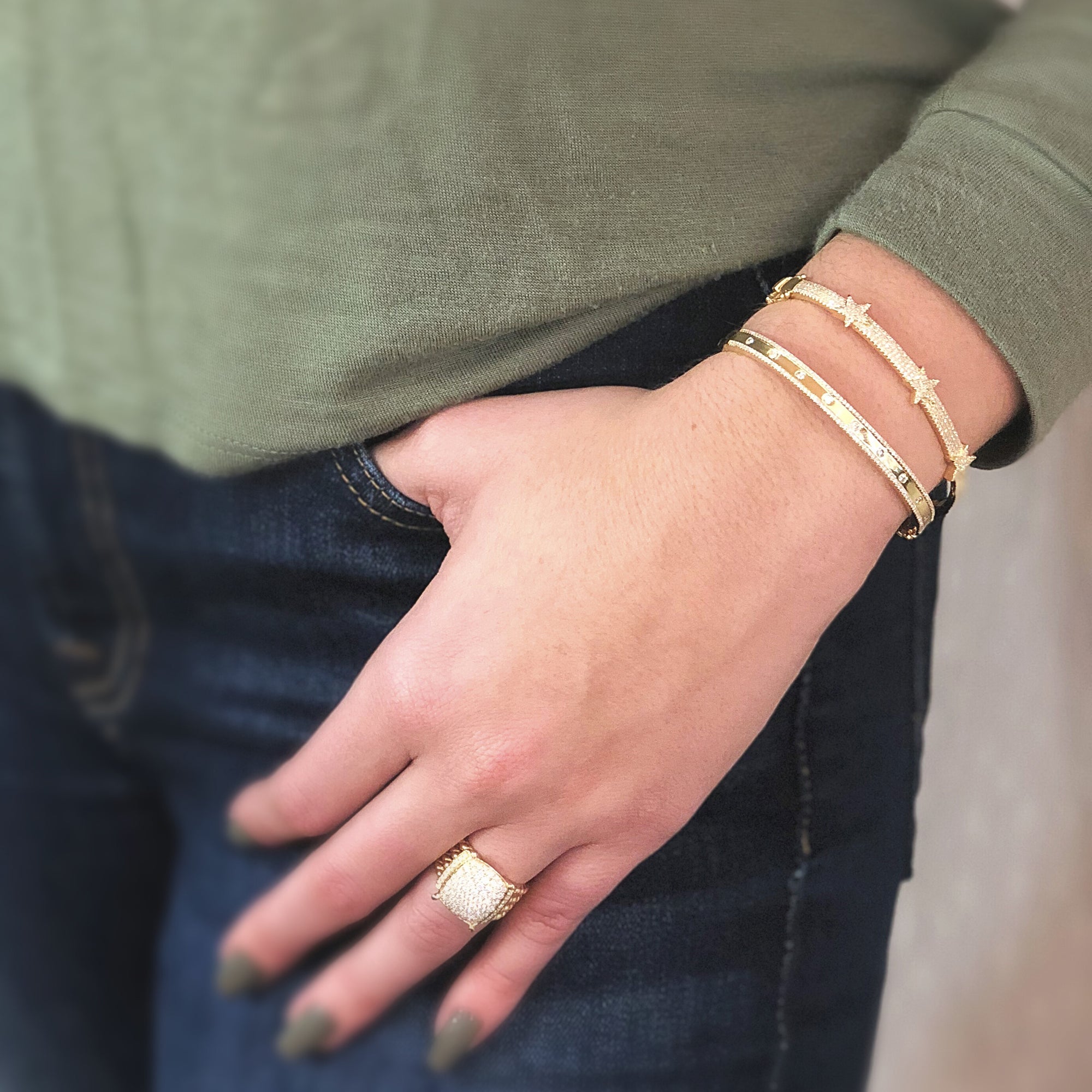 Twisted Cable Diamond Ring  -14k gold weighing 10.83 grams  -72 round prong-set diamonds weighing 1.18 carats