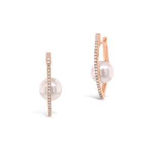 Diamond hoop earrings with pearls - 14 kt gold weighing 1.90 grams  - 48 round diamond with a 0.11 total carat weight  - 2 pearls
