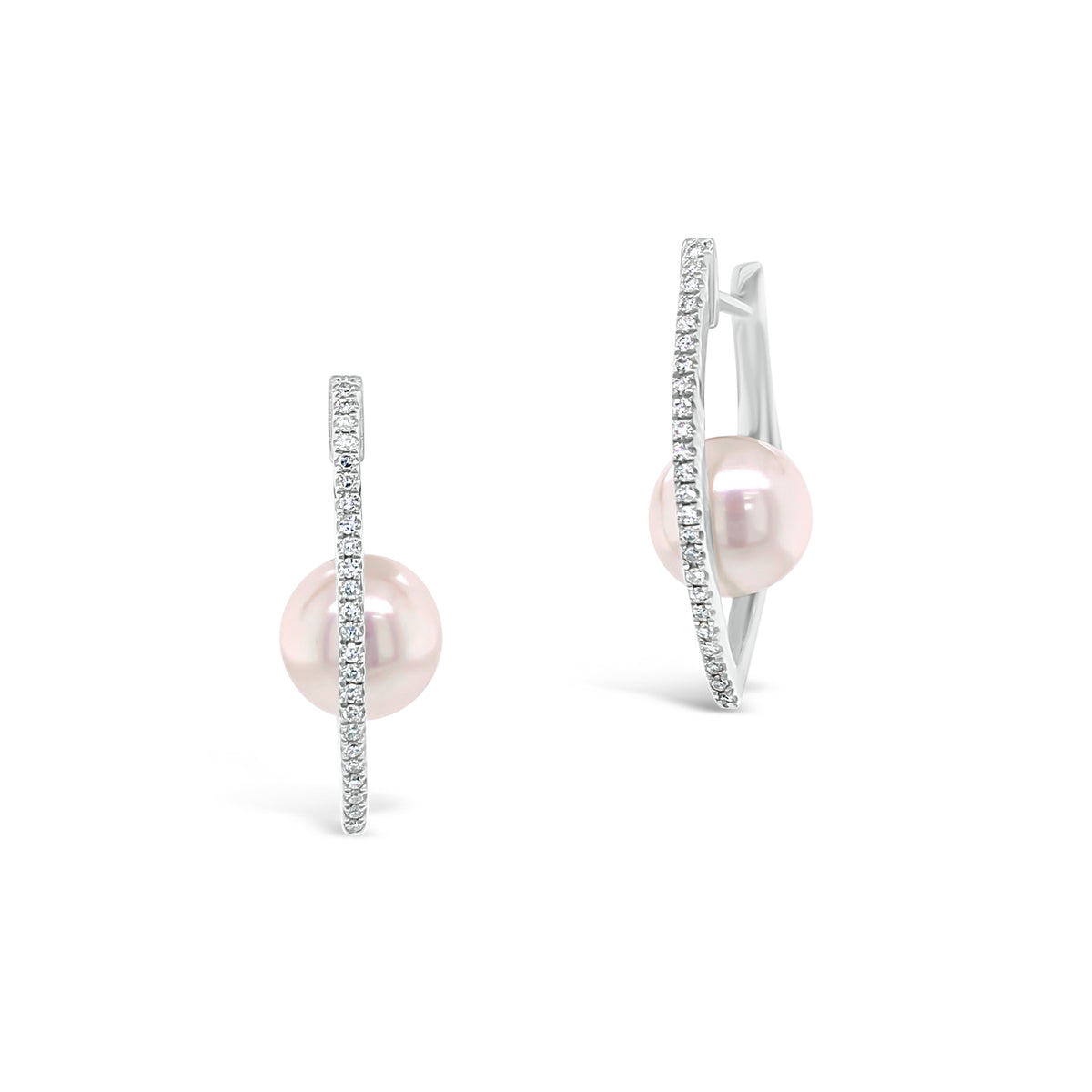Diamond hoop earrings with pearls - 14 kt gold weighing 1.90 grams  - 48 round diamond with a 0.11 total carat weight  - 2 pearls