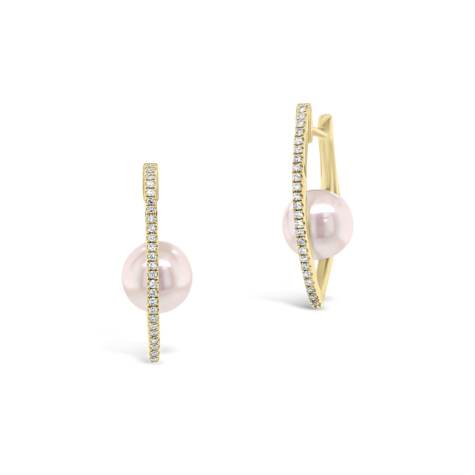 Diamond hoop earrings with pearls - 14 kt gold weighing 1.90 grams  - 48 round diamond with a 0.11 total carat weight  - 2 pearls