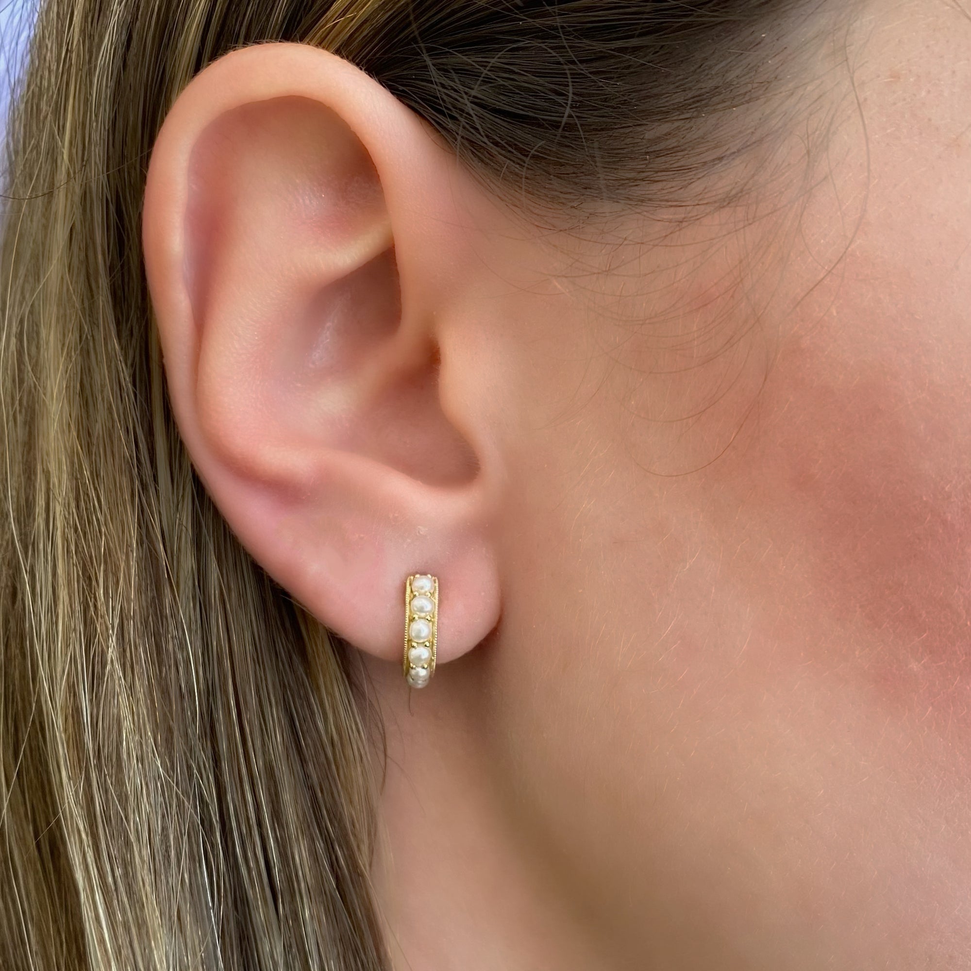 Pearl huggie earrings - 14K gold weighing 3.30 grams  - 12 pearls