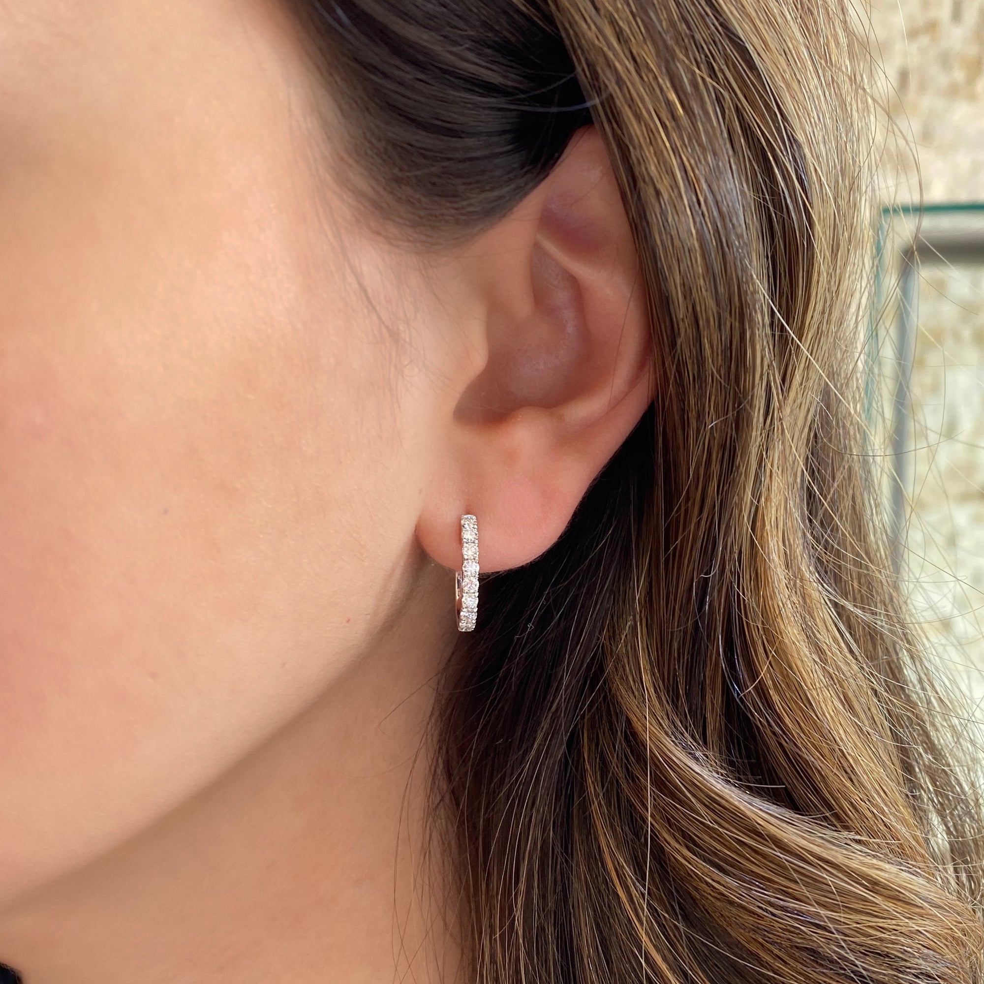 Diamond huggie earrings - 18K gold weighing 2.72 grams  - 18 round diamond totaling 0.66