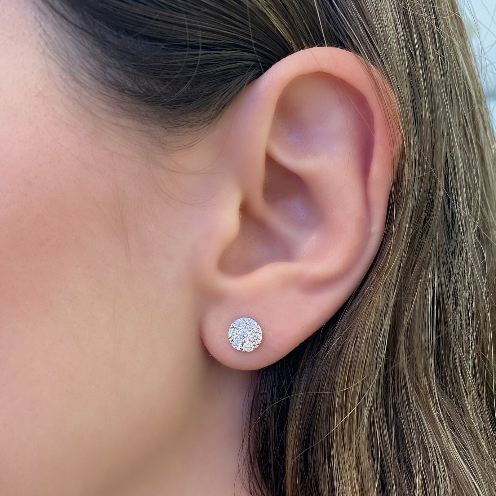 0.65 ct round diamond disc earrings - 18K gold weighing 1.92 grams  - 26 round diamonds totaling 0.65 carats