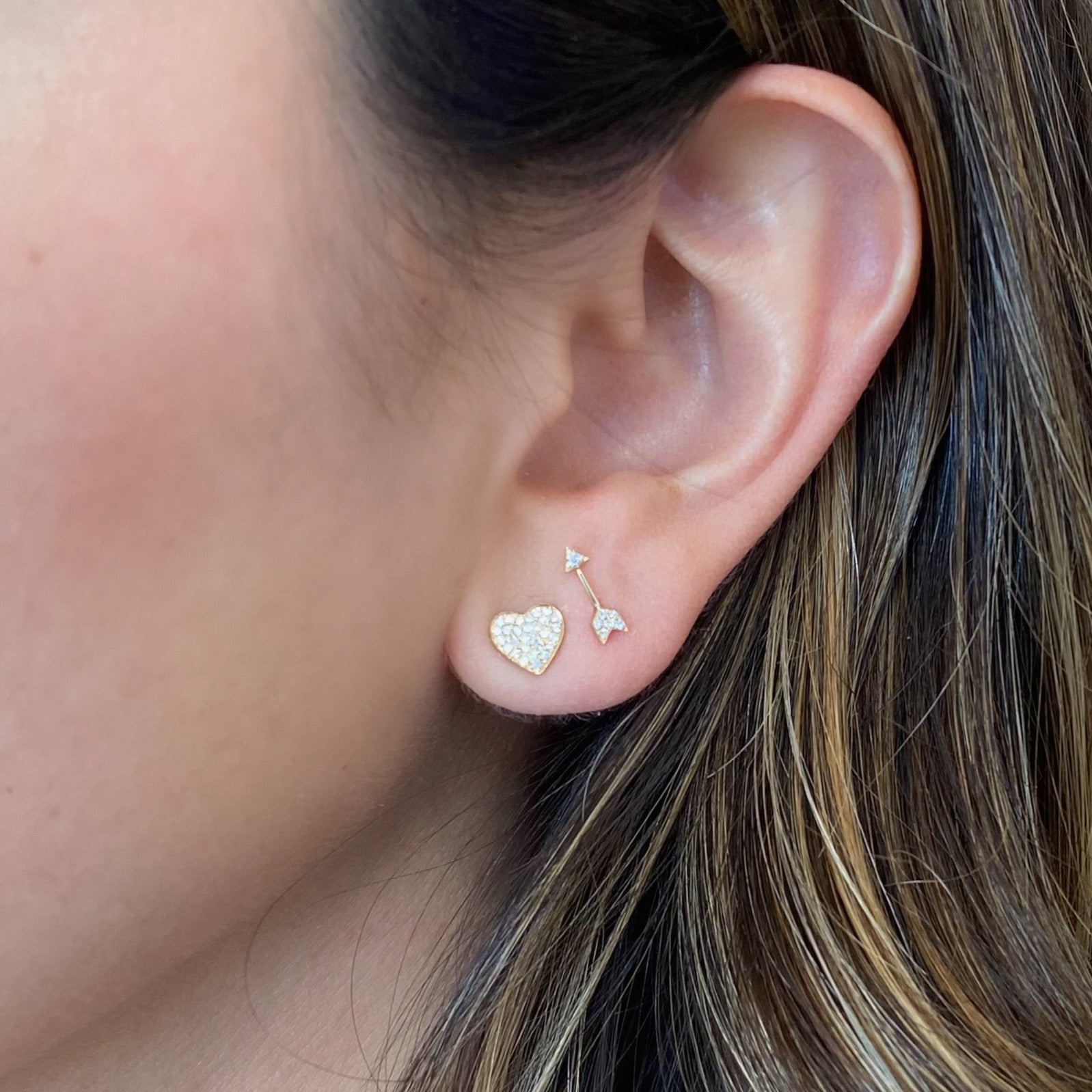 Diamond Heart & Arrow Stud Earrings - 14K gold weighing 1.02 grams - 36 round diamonds totaling 0.10 carats