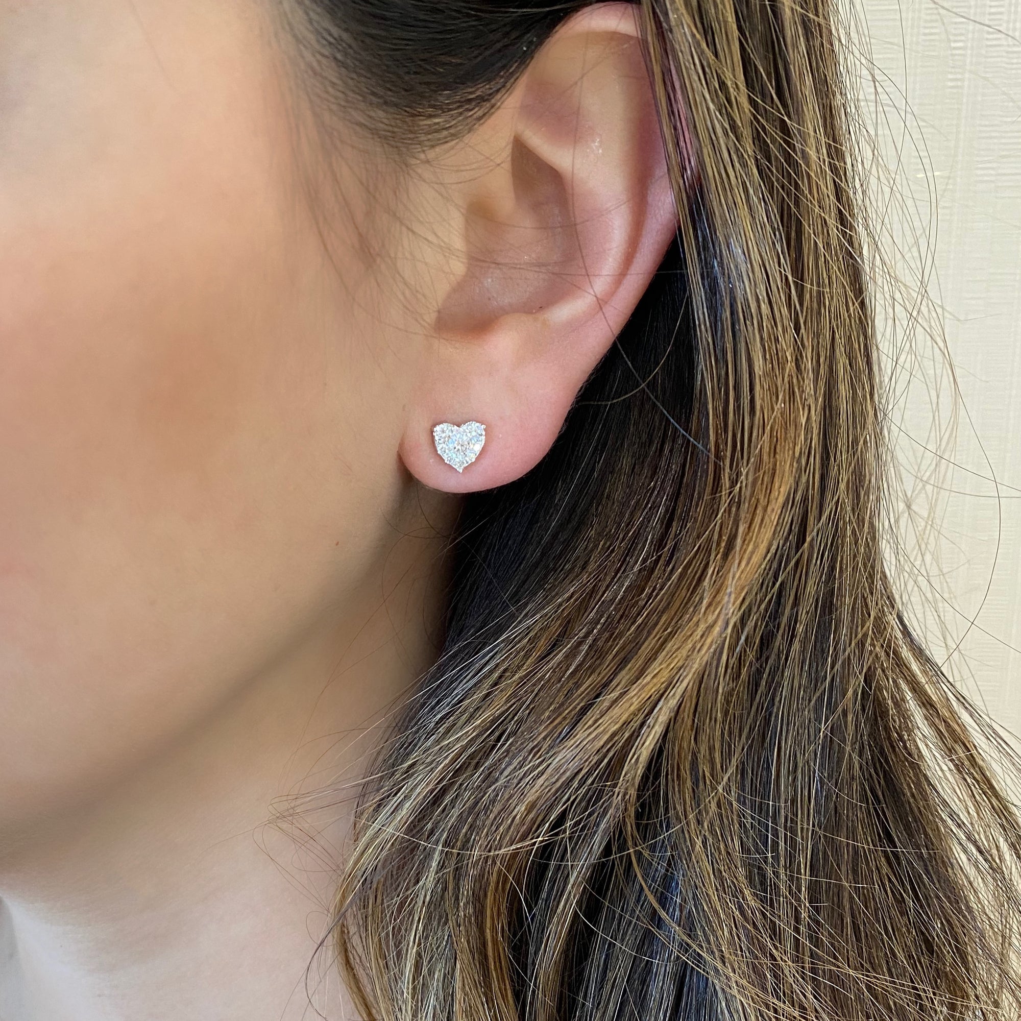 diamond heart stud earrings - 18K gold weighing 1.98 grams  - 18 round diamonds totaling 0.33 carats  - 2 round diamonds totaling 0.23 carats