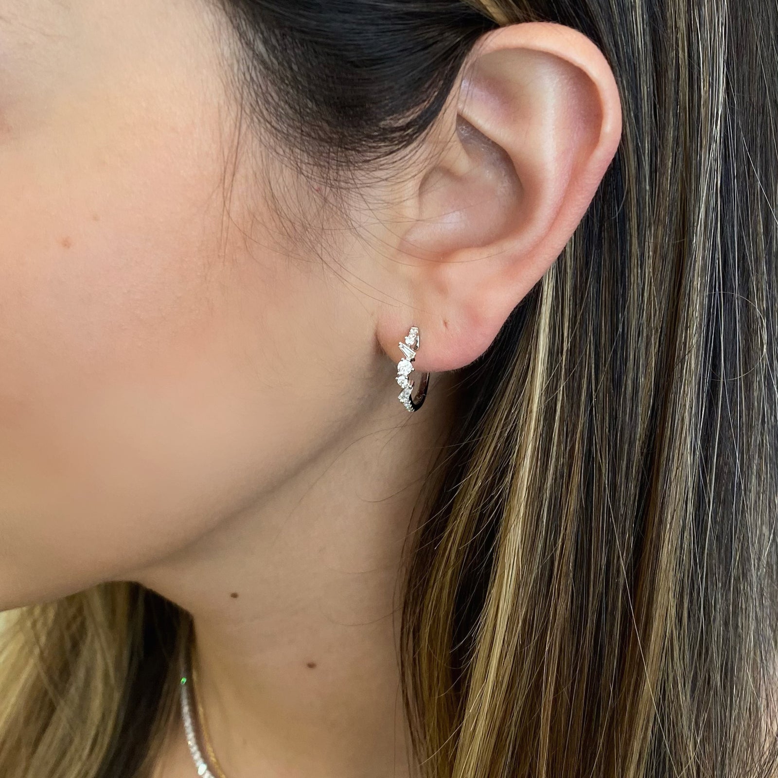 Diamond mixed shapes huggie earrings -18K gold weighing 2.74 grams  -18 round diamonds totaling 0.26 carats  -4 straight baguette diamonds totaling 0.15 carats