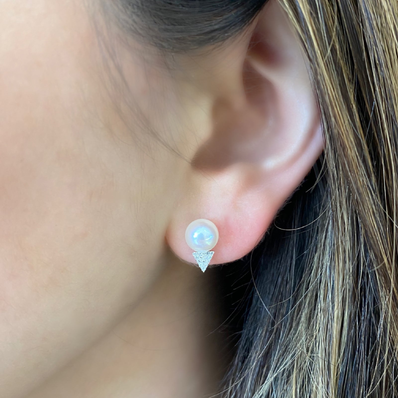 Pearl & Diamond Spike Earrings - 14K white gold weighing 1.20 grams - 30 round diamonds totaling 0.10 carats - 2 pearls