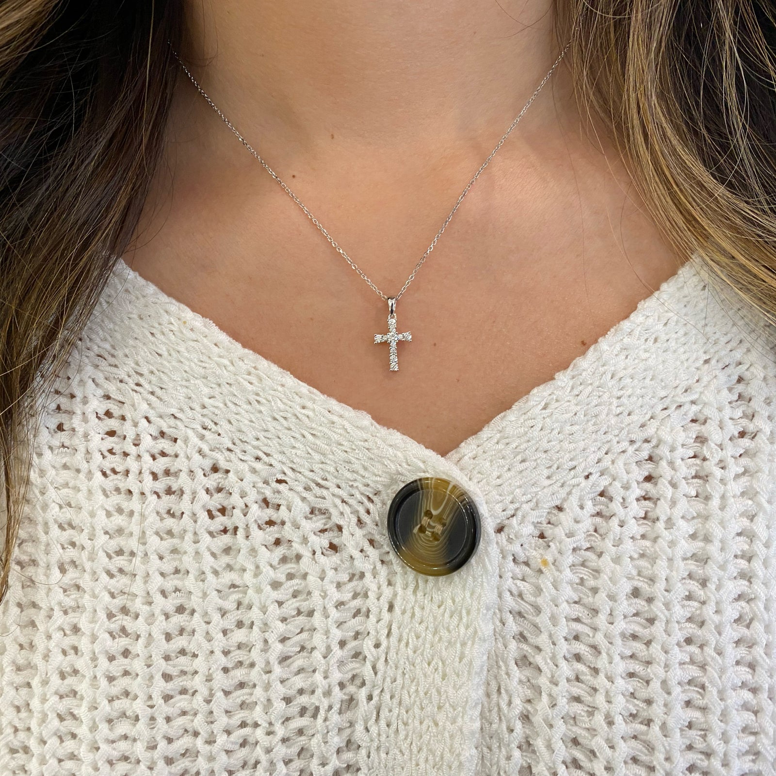 Graduated Diamond Cross Pendant - 18K gold weighing 0.91 grams  - 14K gold weighing 1.60 grams  - 11 round diamonds weighing 0.28 carats