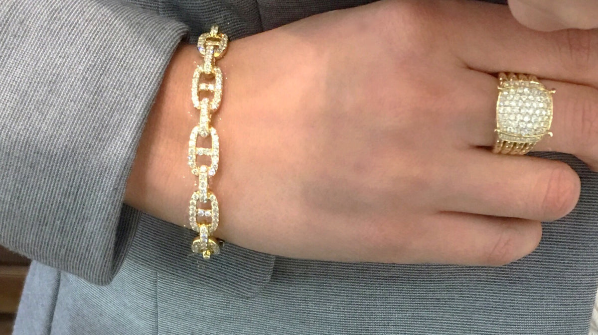 Twisted Cable Diamond Ring  -14k gold weighing 10.83 grams  -72 round prong-set diamonds weighing 1.18 carats