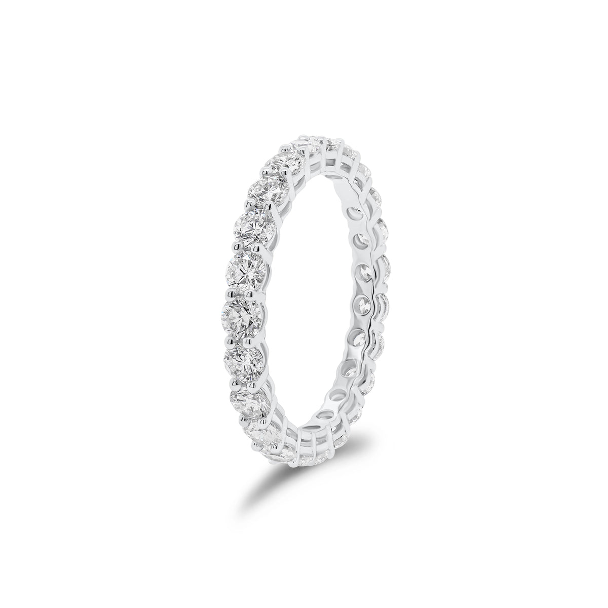 Diamond Shared Prong Eternity Ring - 18K gold weighing 1.47 grams  - 23 round diamonds weighing 1.65 carats