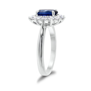Sapphire & diamond classic ring - 18K gold weighing 3.32 grams  - 12 round diamonds totaling 0.58 carats  - 1.61 ct sapphire